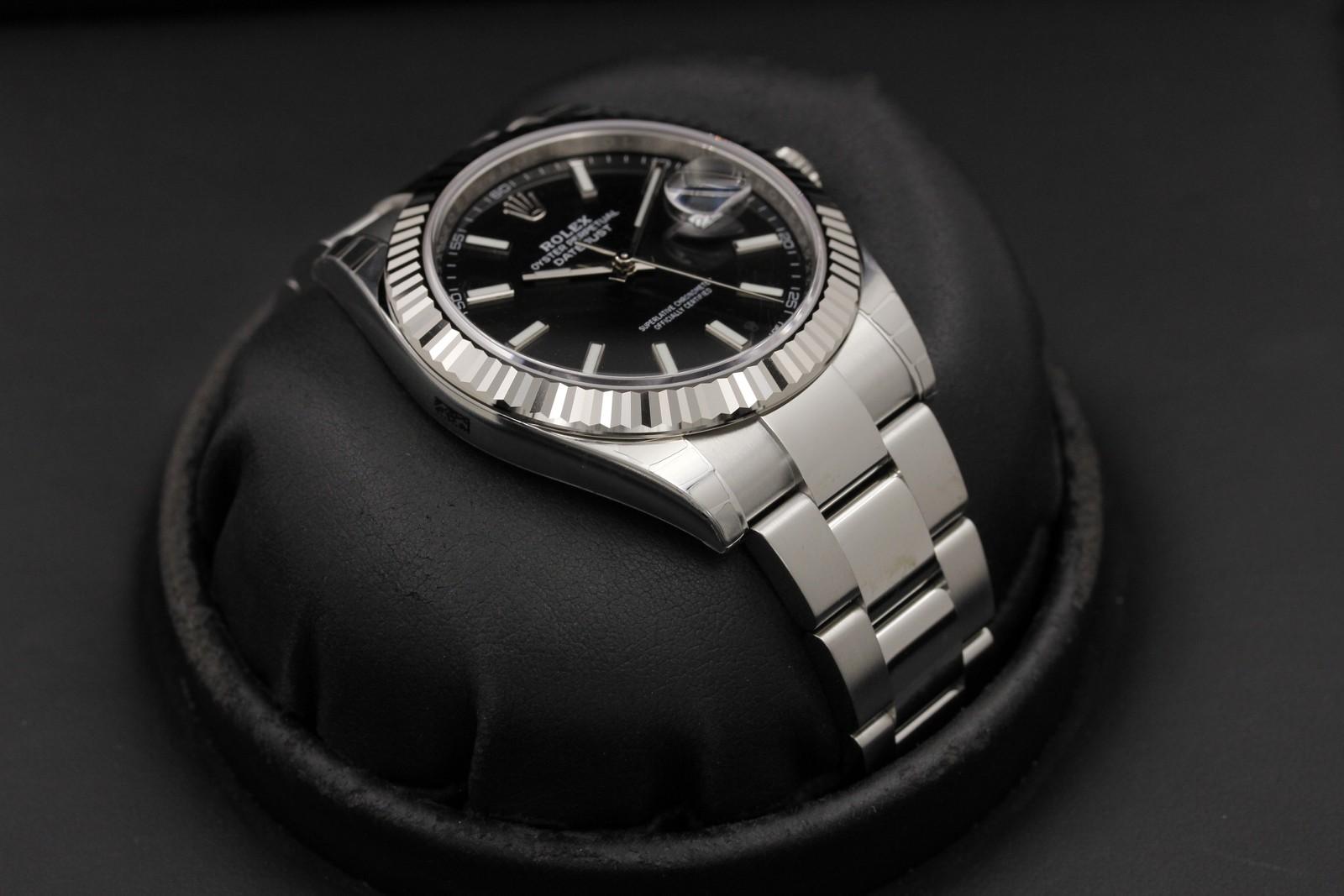 Watch Image 6