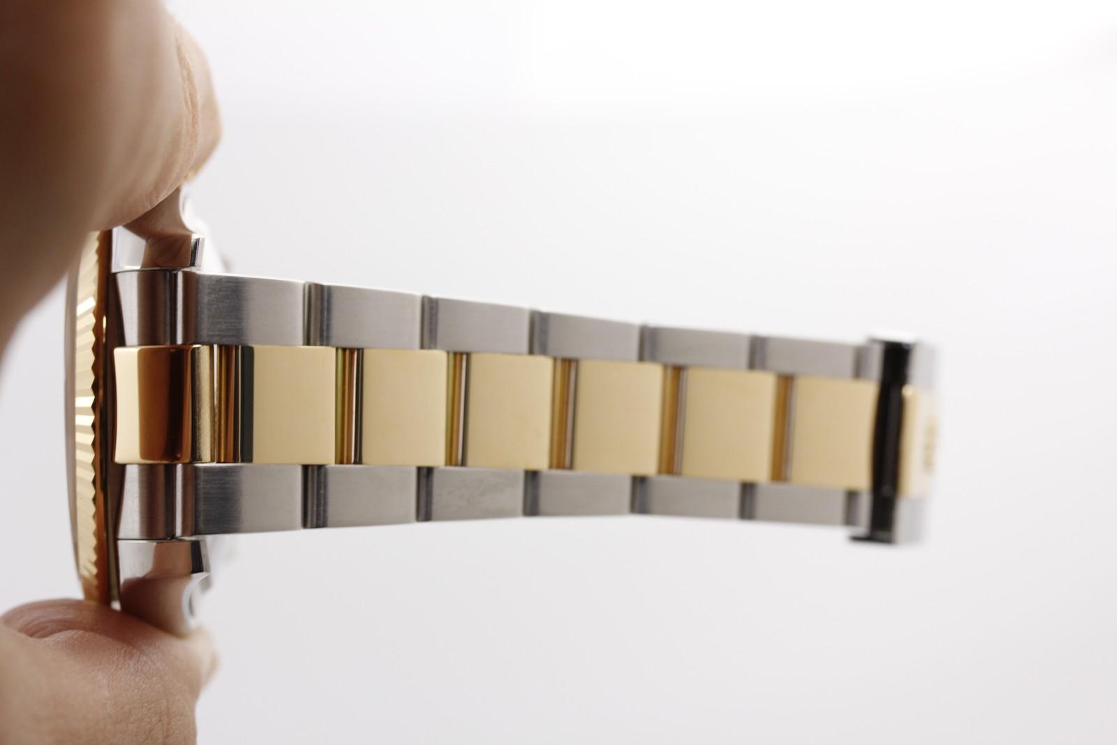 Watch Image 11