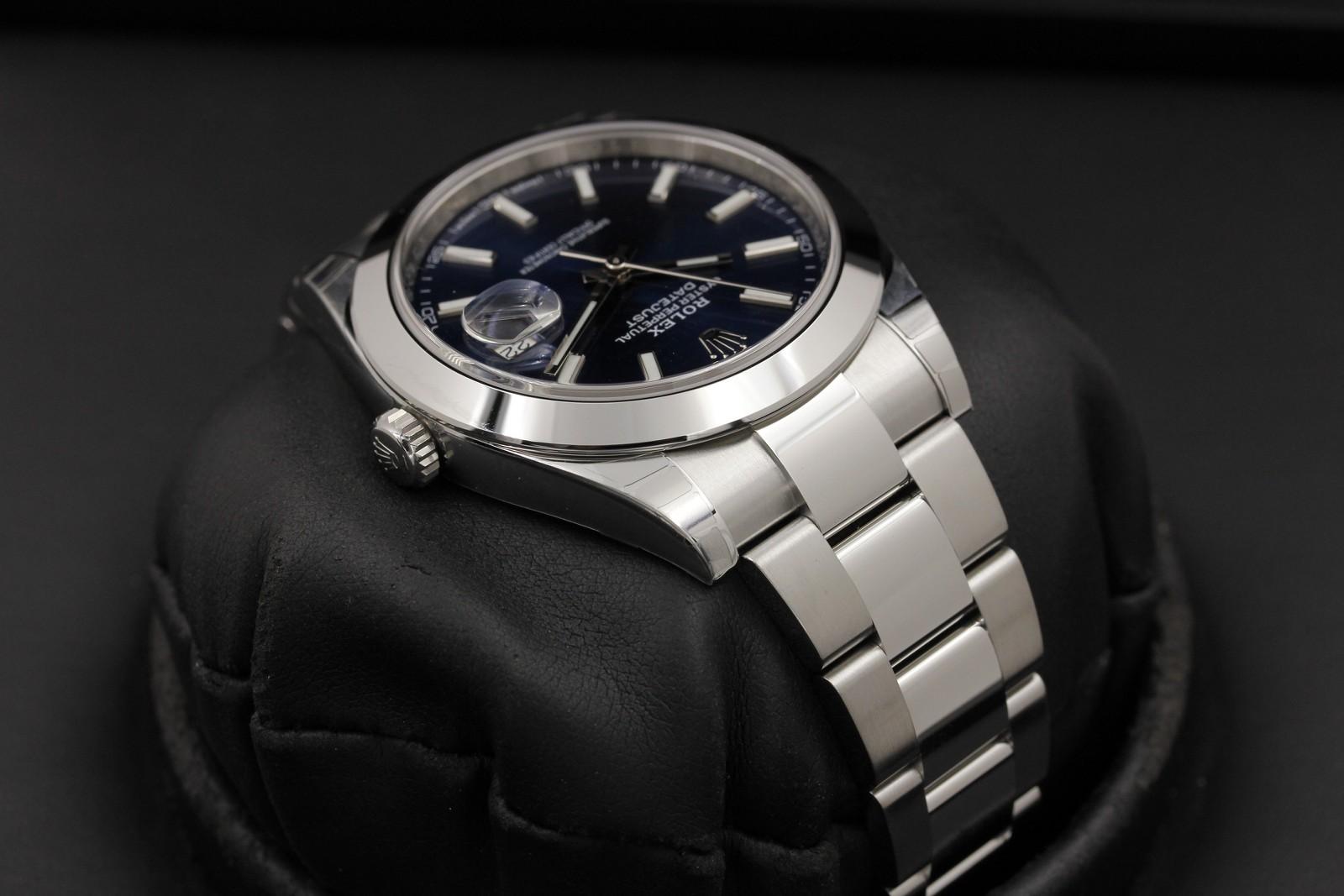Watch Image 4