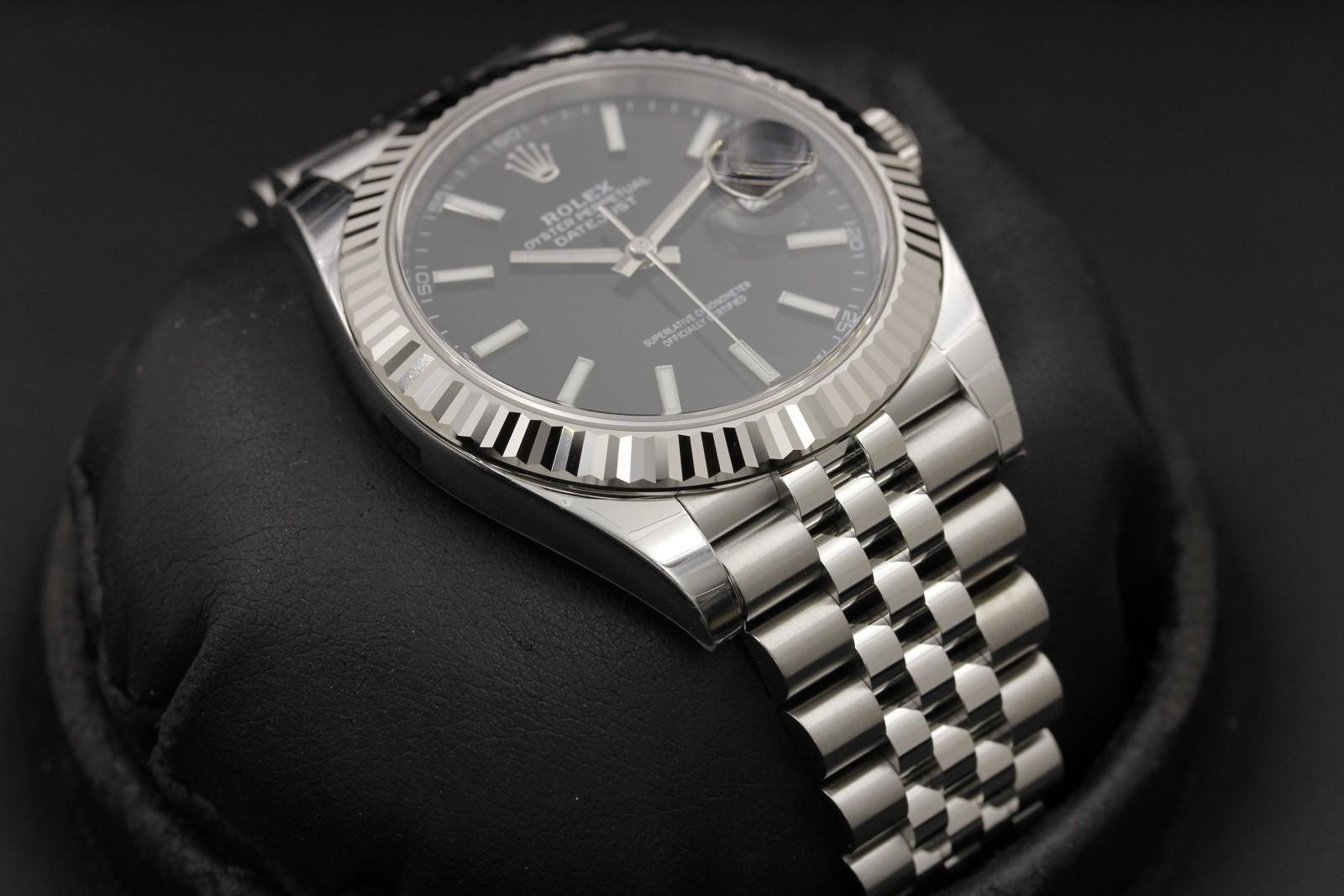 Watch Image 6