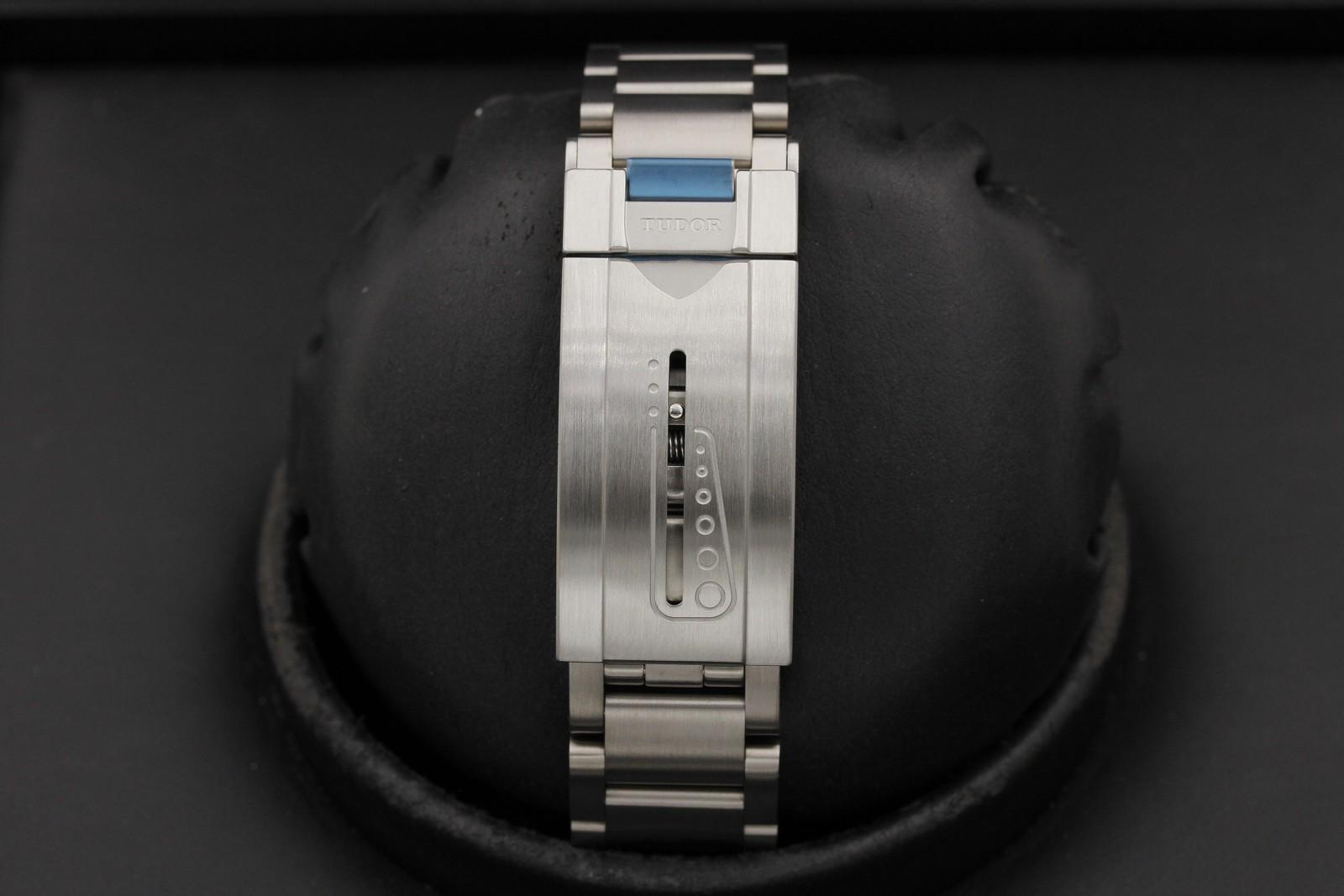 Watch Image 7