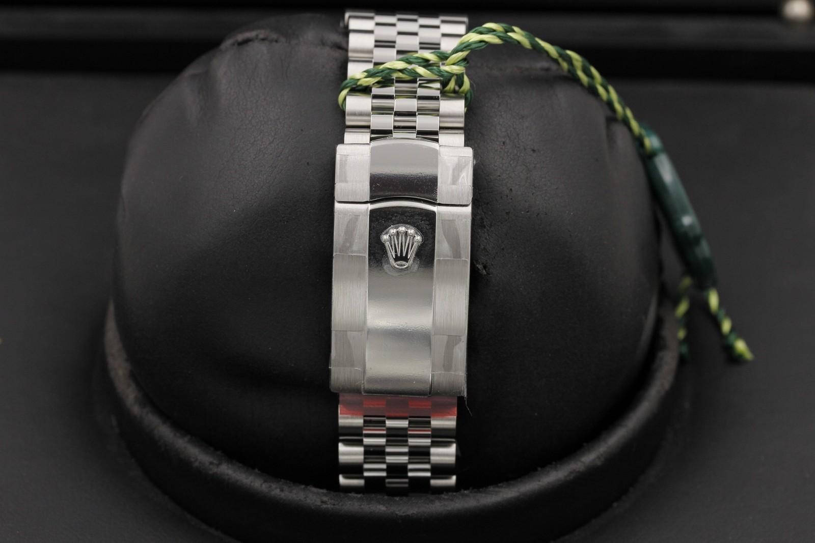 Watch Image 7