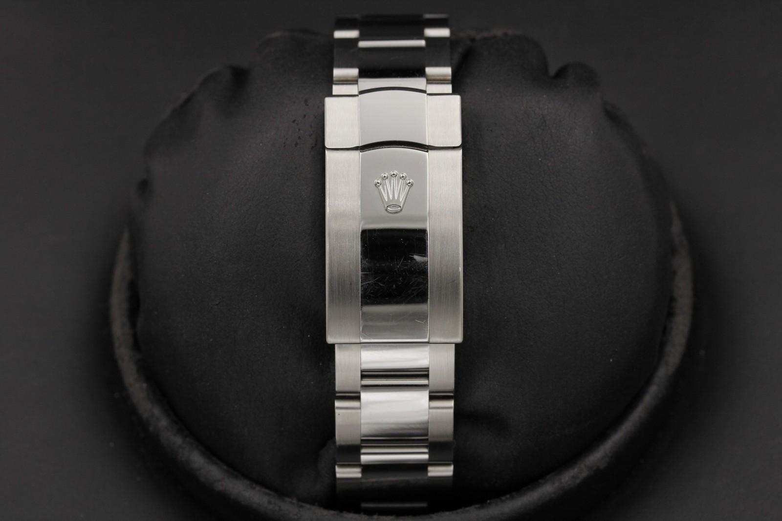Watch Image 7