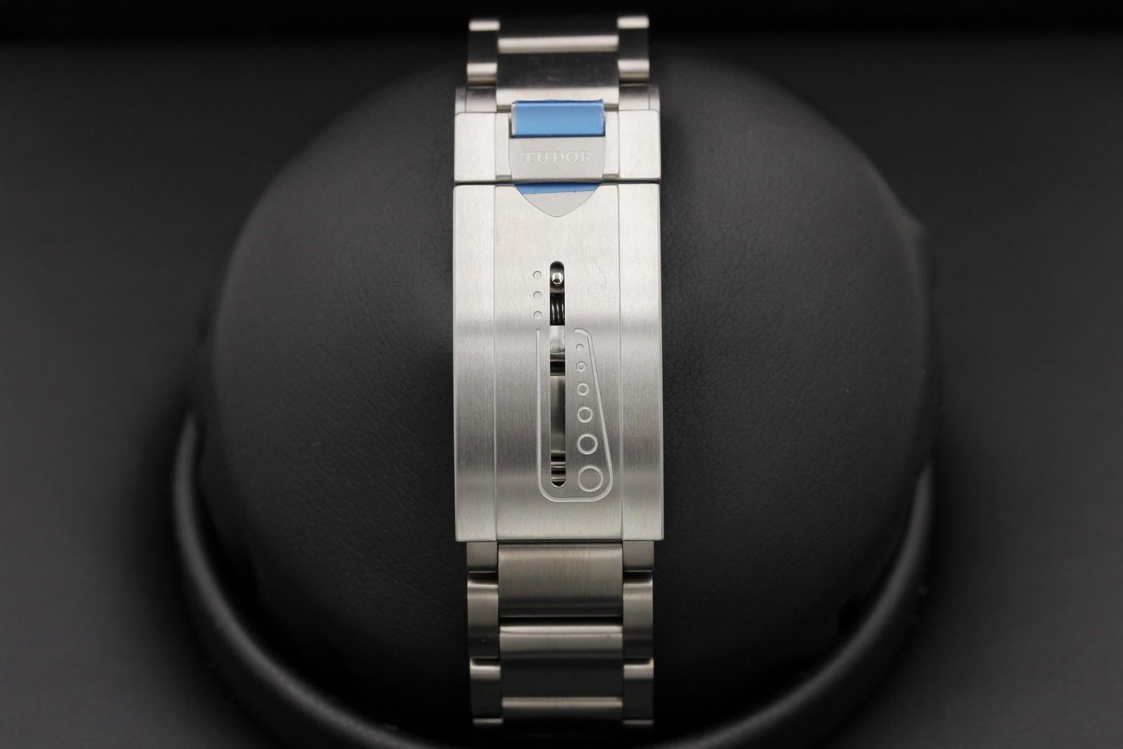 Watch Image 7