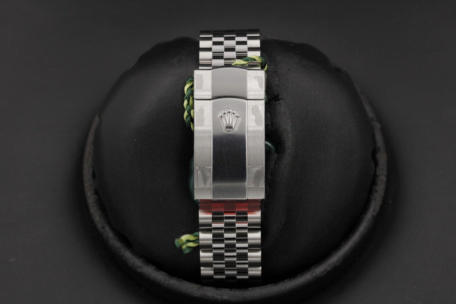Watch Image 7