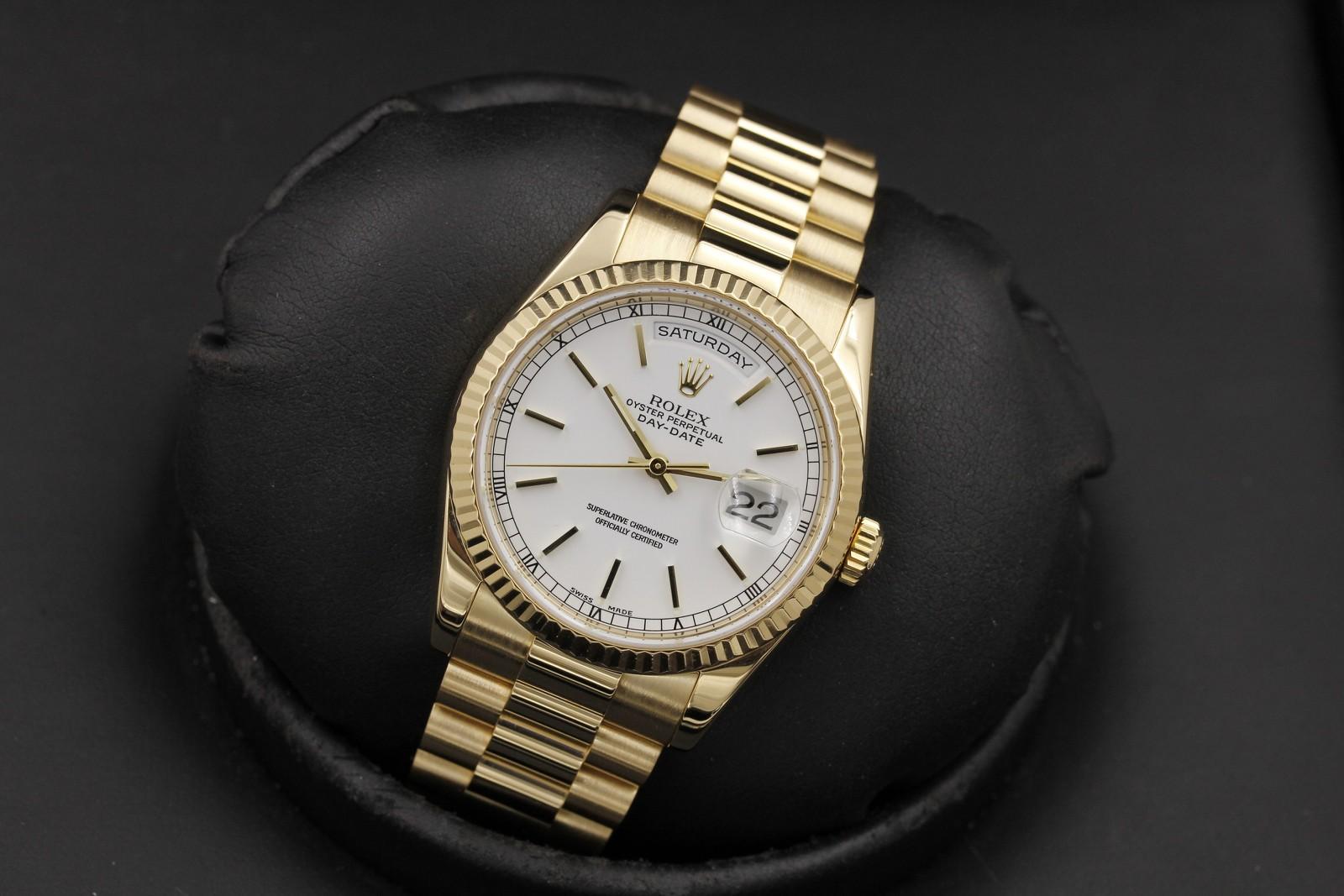 Watch Image 12