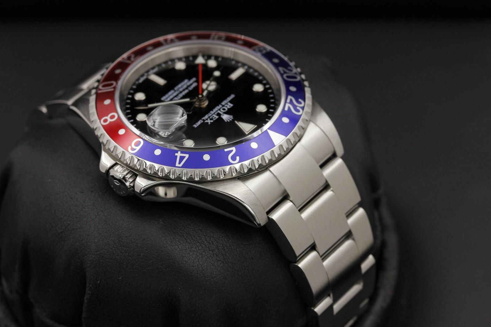 Watch Image 4