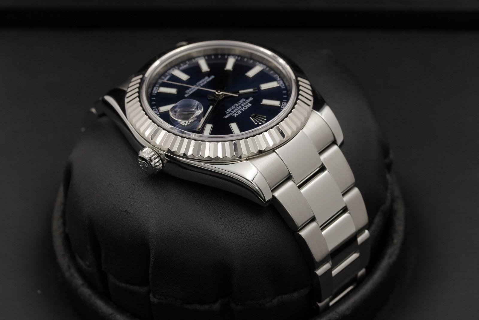 Watch Image 4
