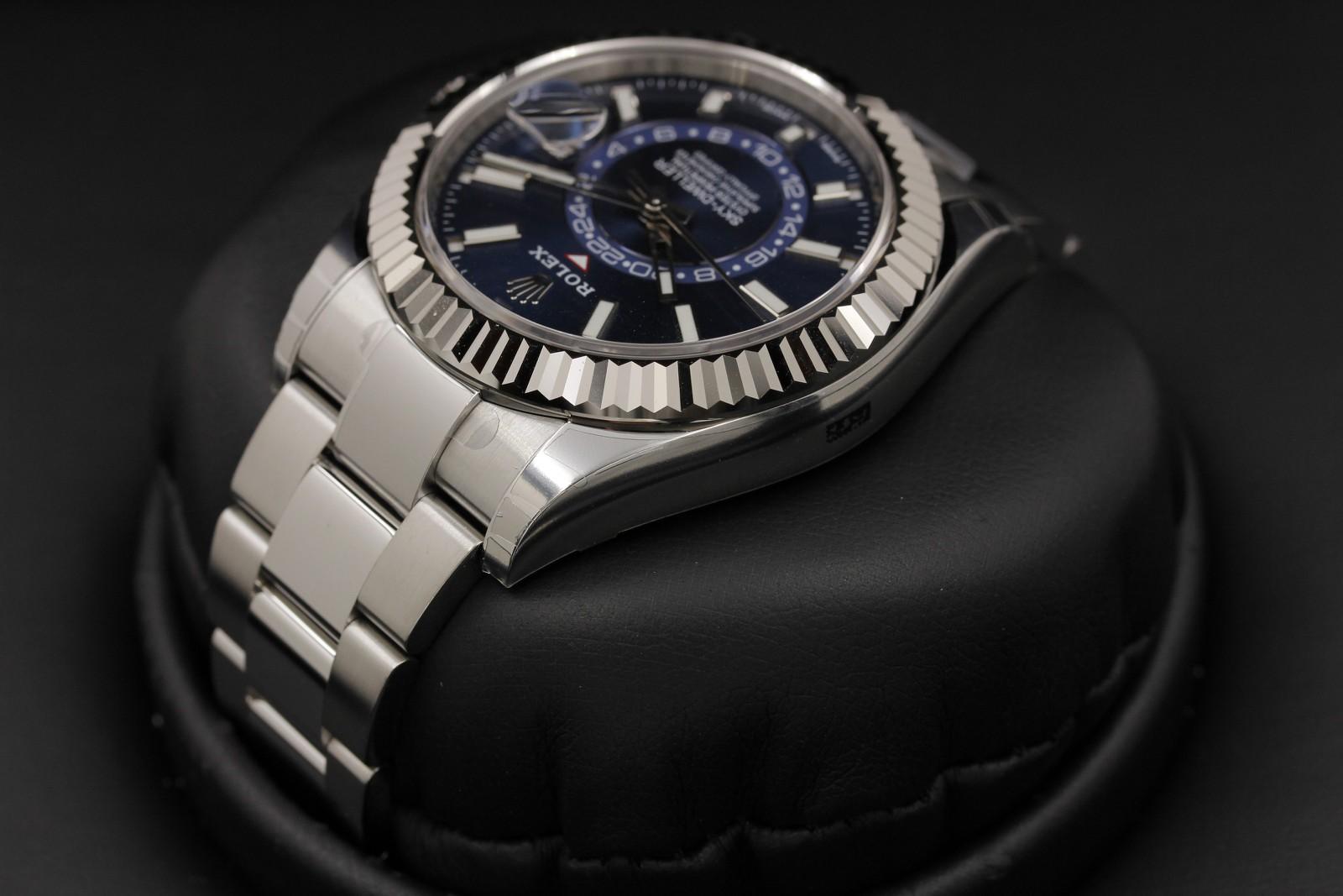 Watch Image 5
