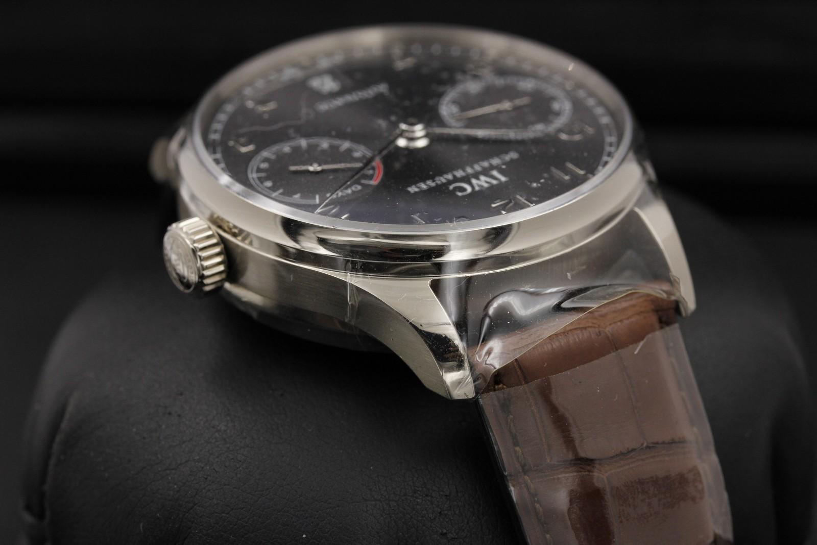 Watch Image 4