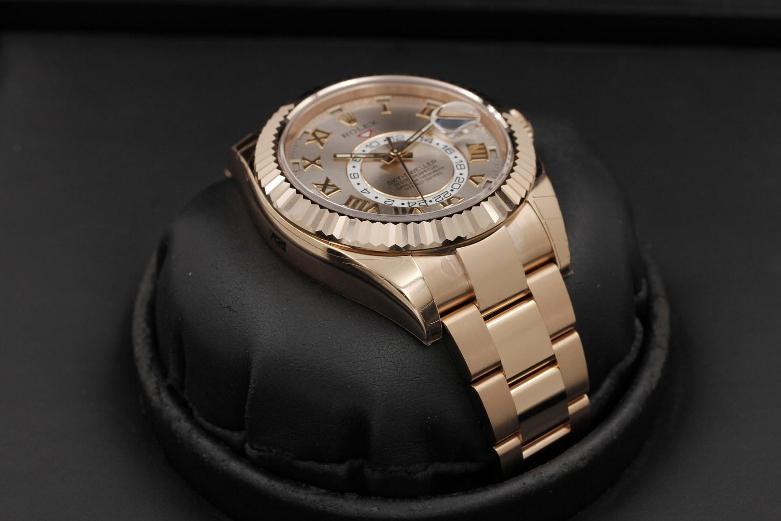 Watch Image 6