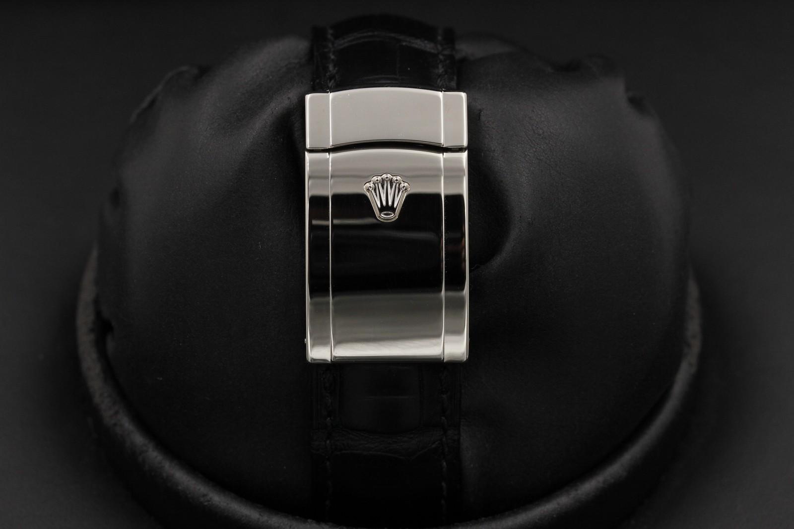 Watch Image 7