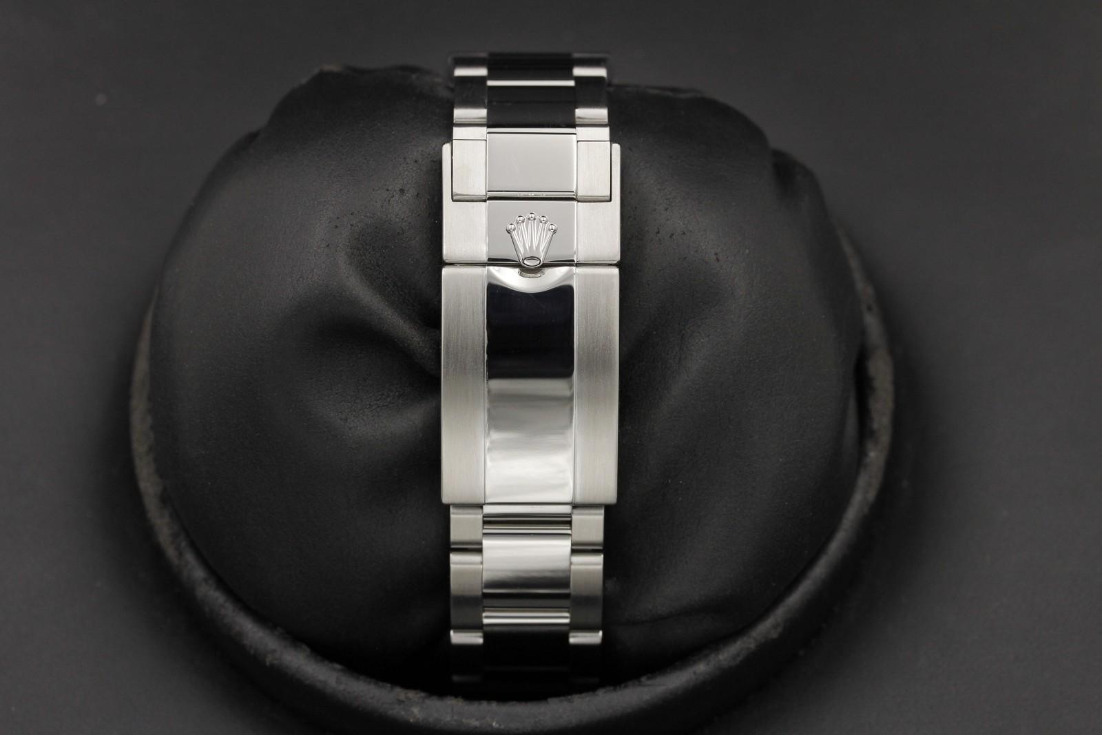 Watch Image 4