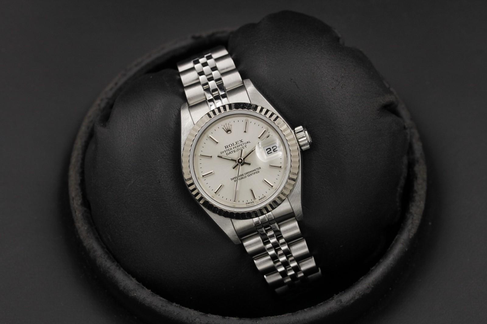 Watch Image 9