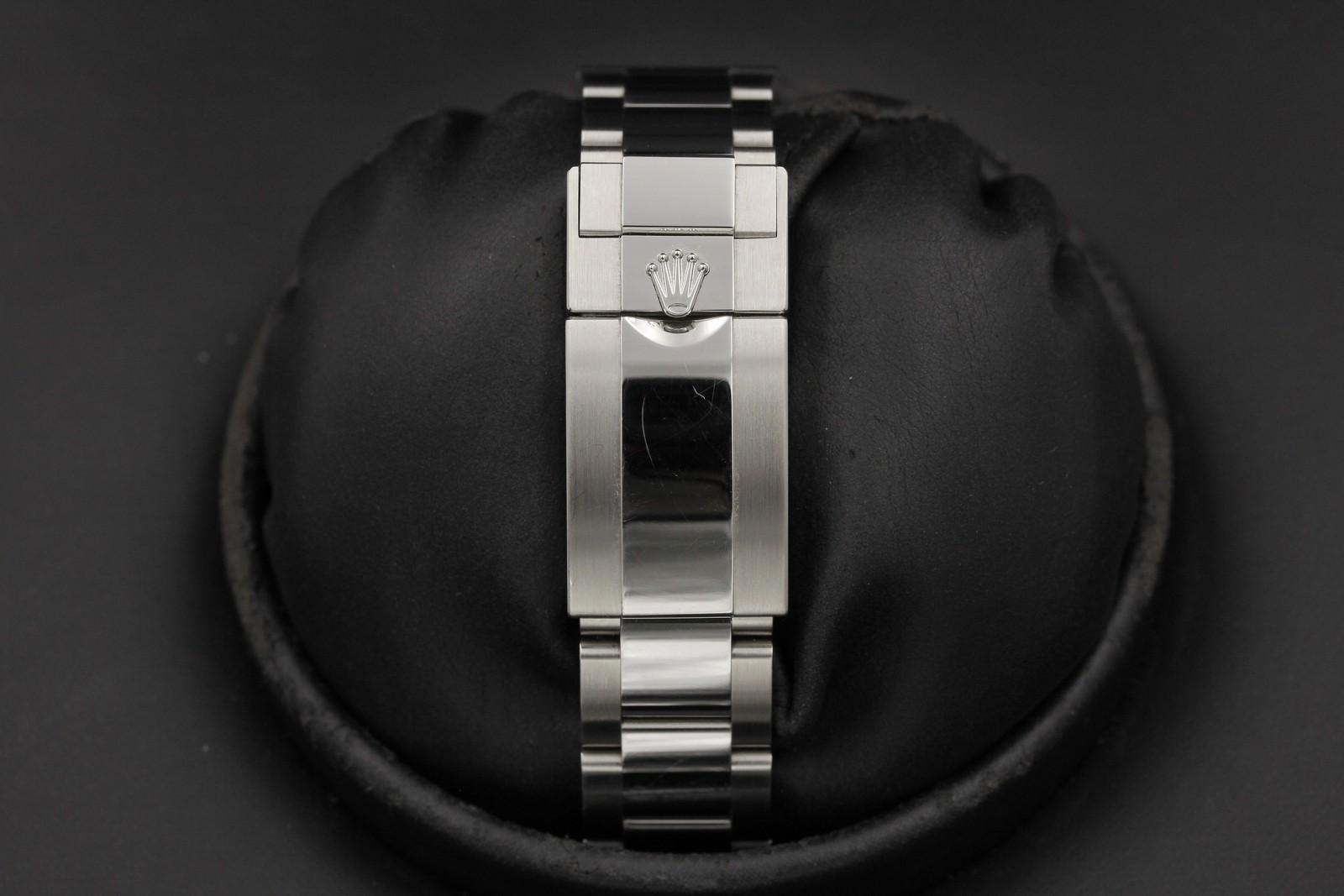 Watch Image 7