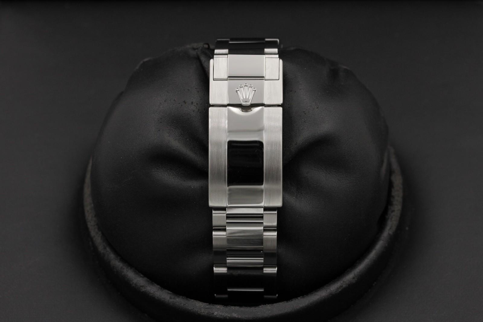 Watch Image 7