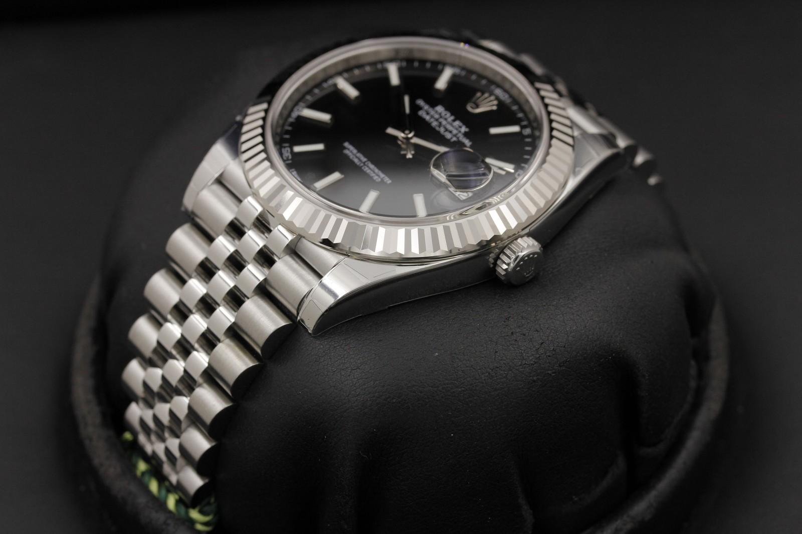 Watch Image 2