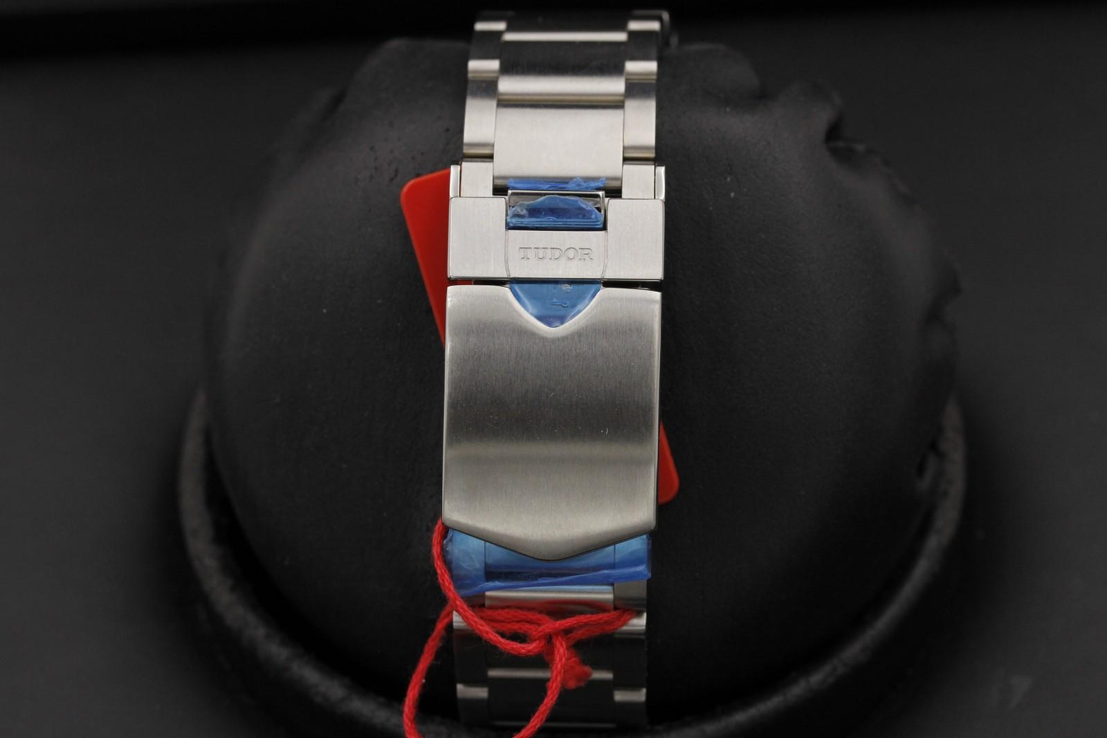 Watch Image 7