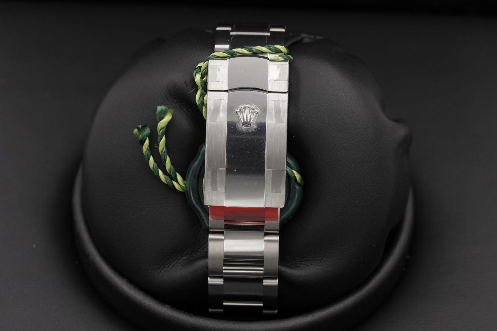 Watch Image 7