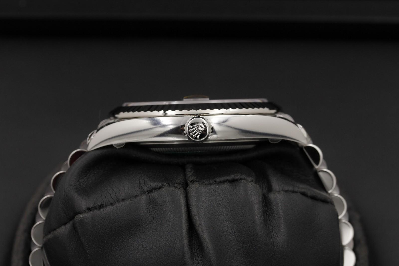 Watch Image 3