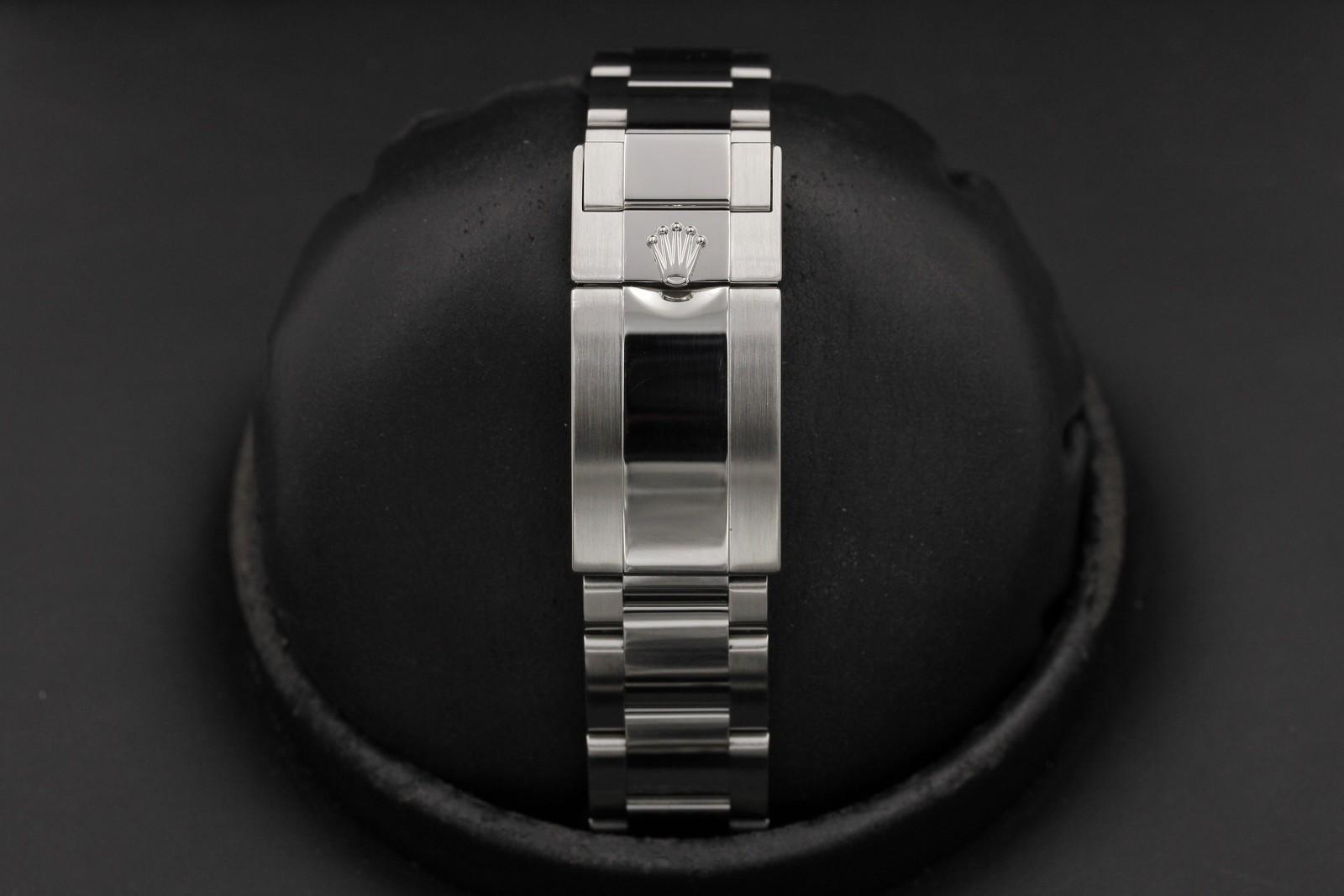 Watch Image 7