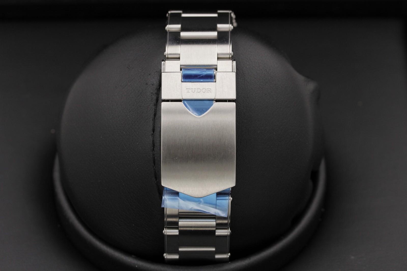 Watch Image 7