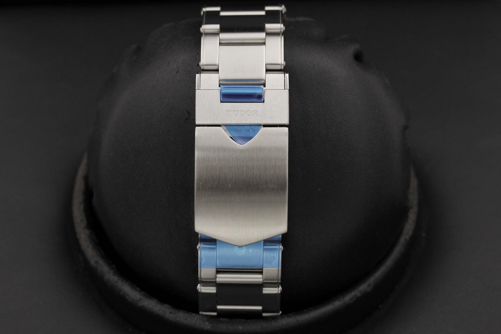 Watch Image 7