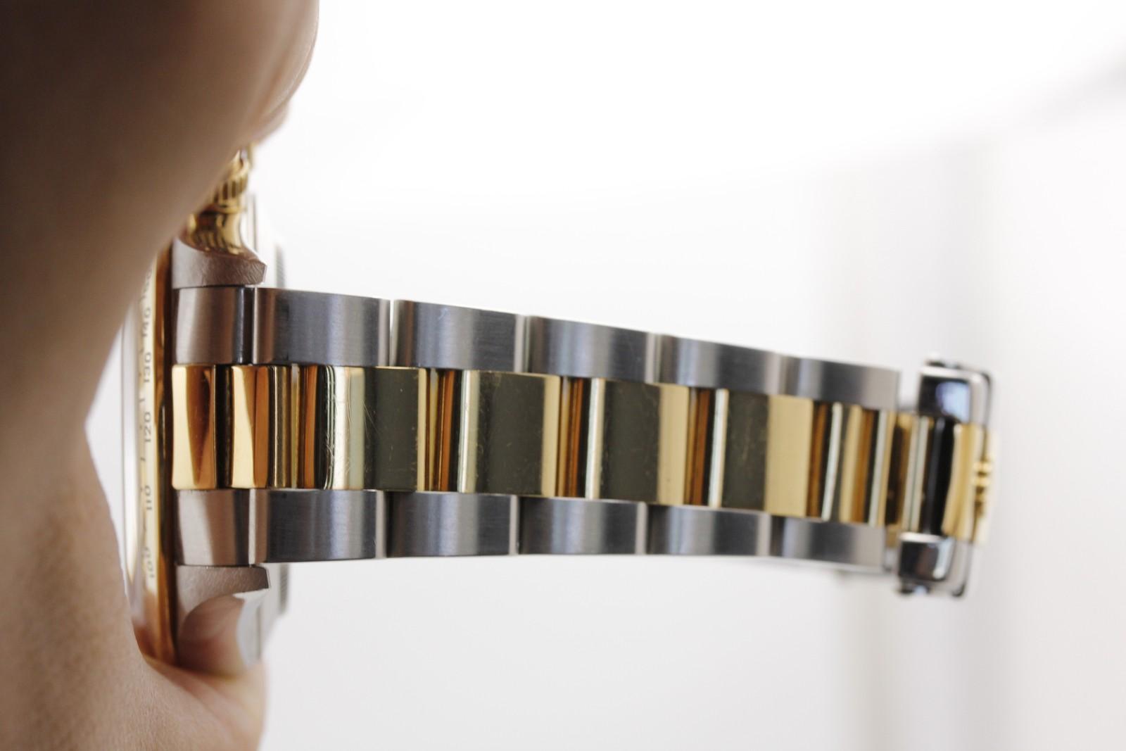 Watch Image 11