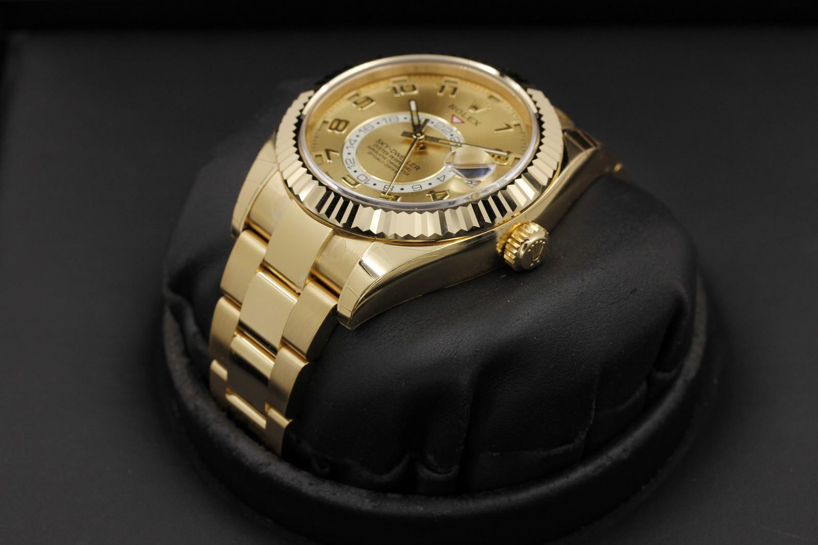 Watch Image 2