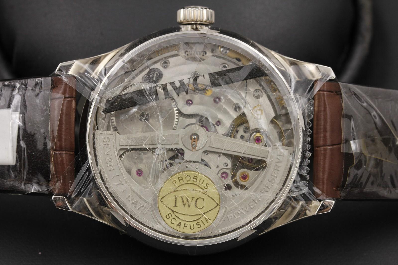 Watch Image 11