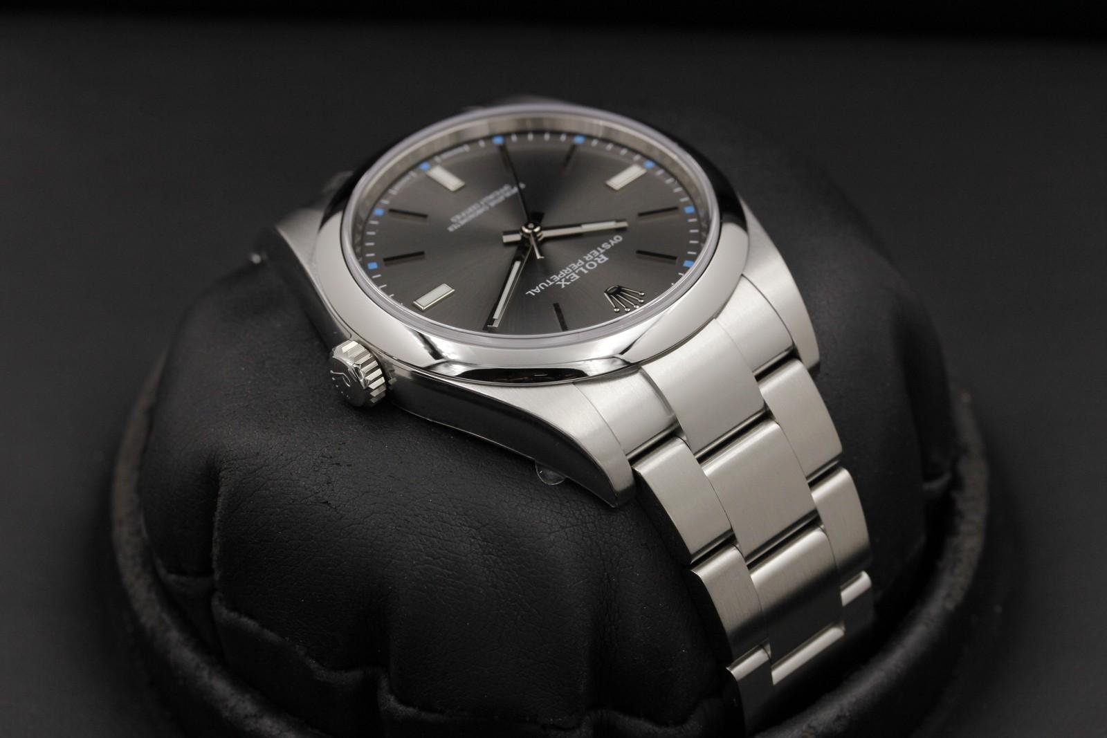 Watch Image 4