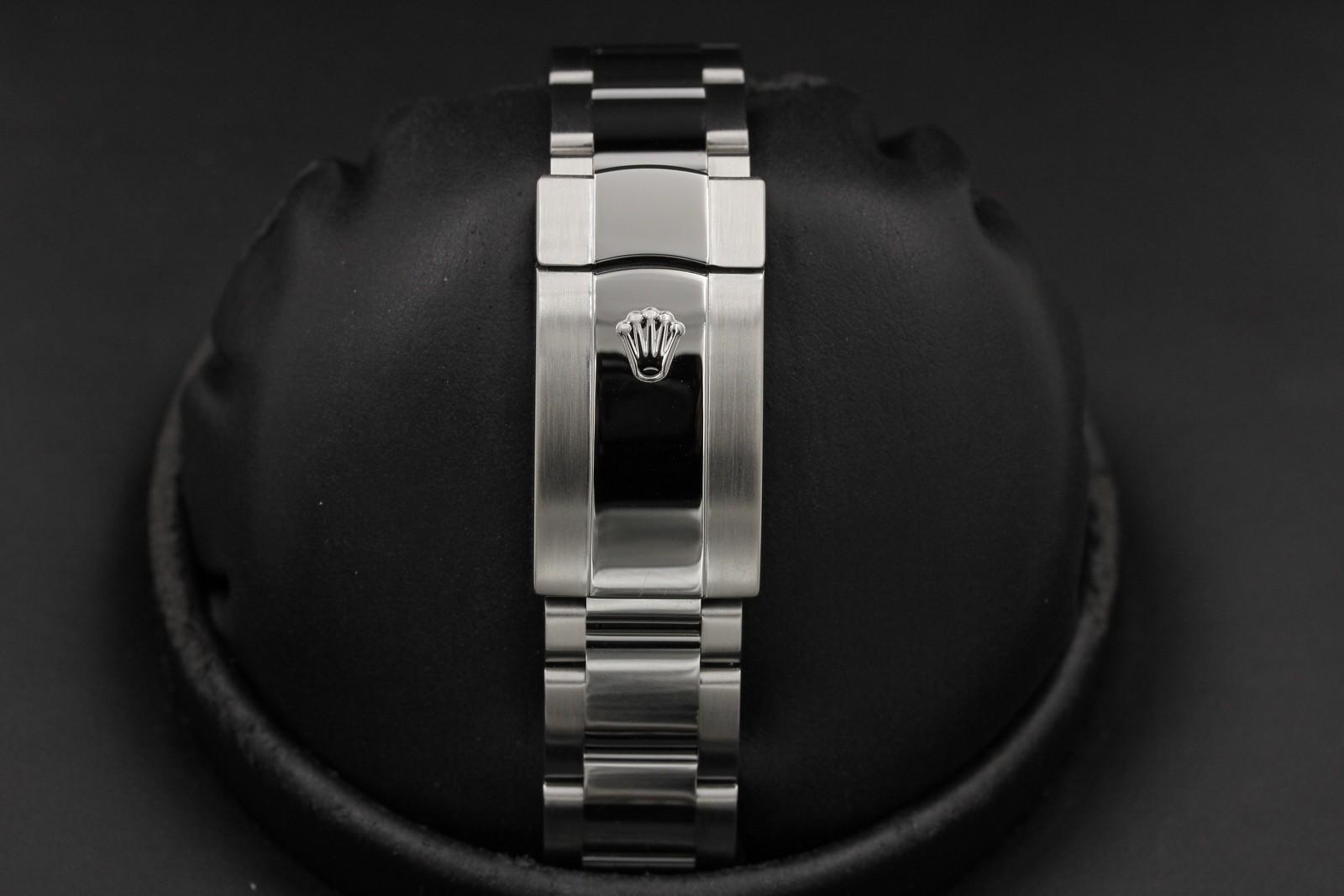 Watch Image 7