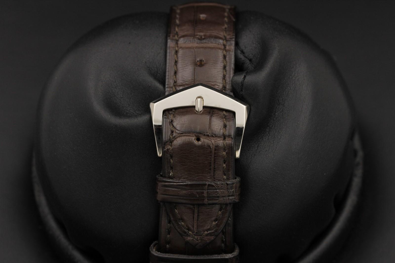 Watch Image 7