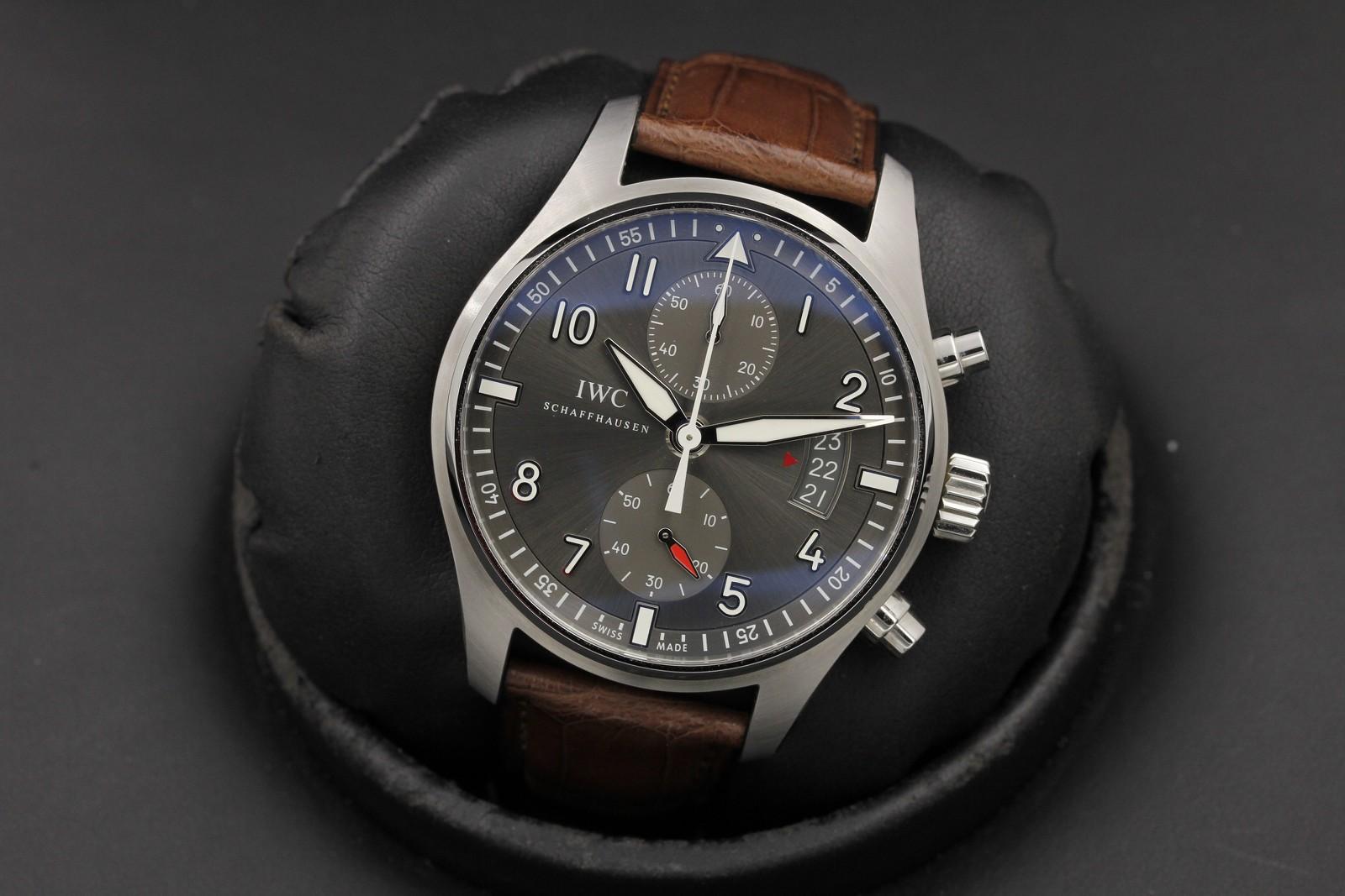 Watch Image 10