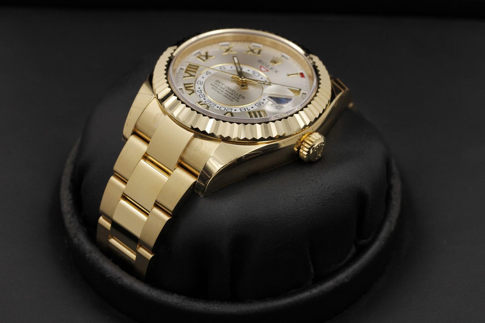 Watch Image 2