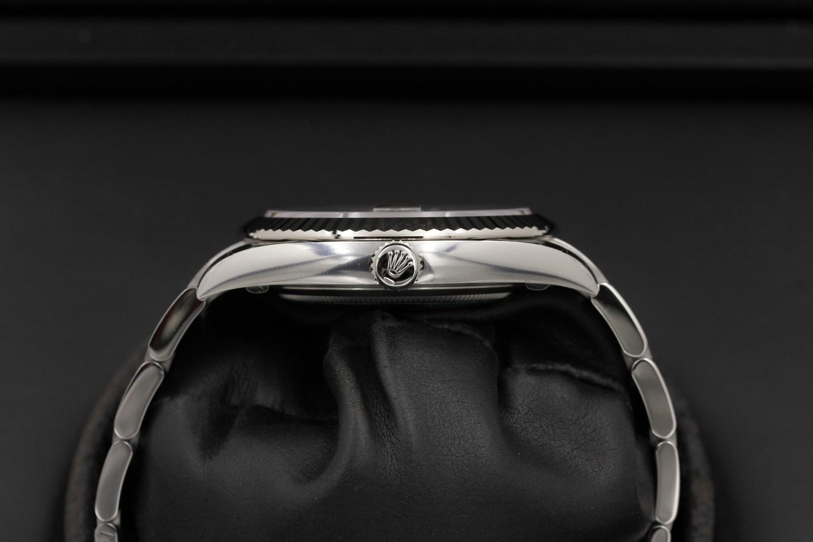 Watch Image 3