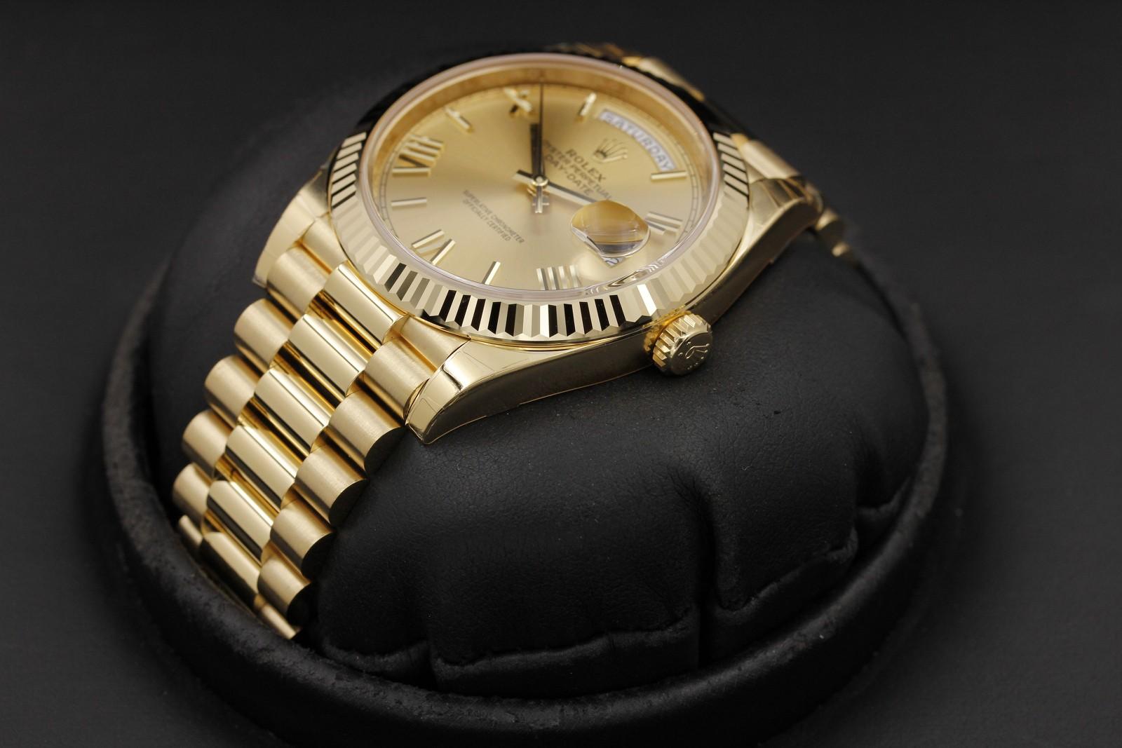 Watch Image 2