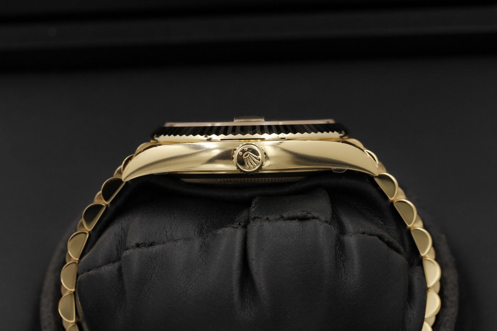Watch Image 3