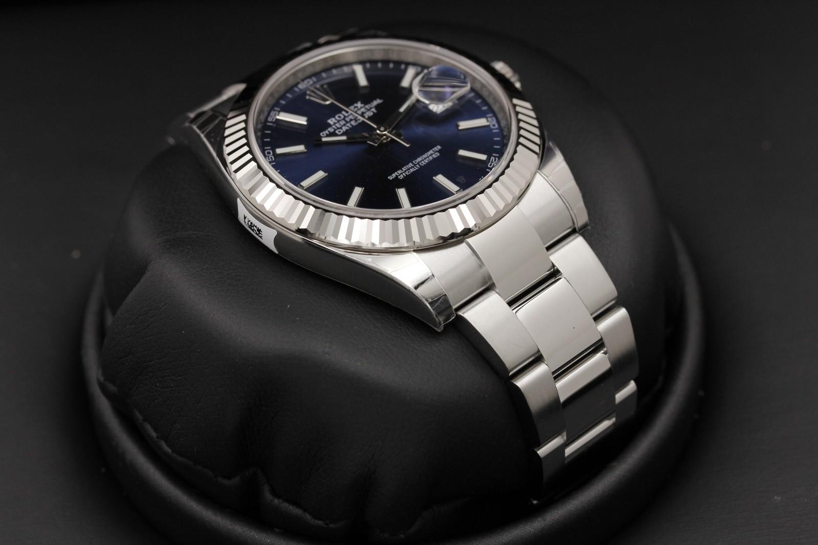 Watch Image 6