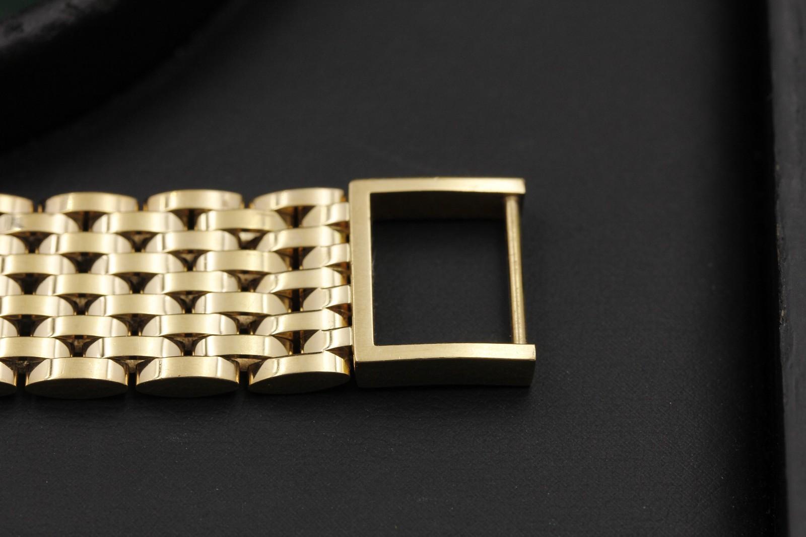 Watch Image 11