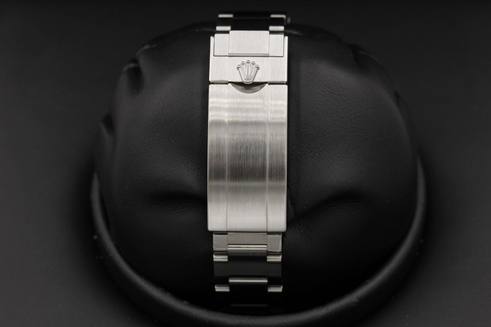 Watch Image 7