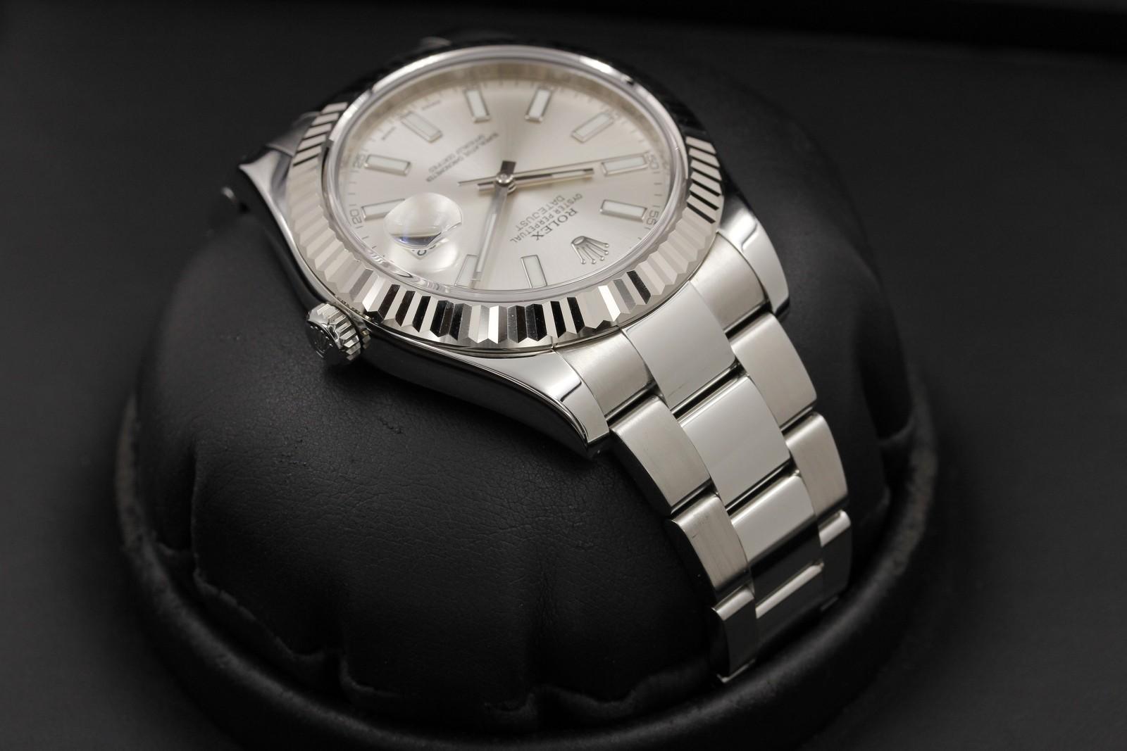 Watch Image 4