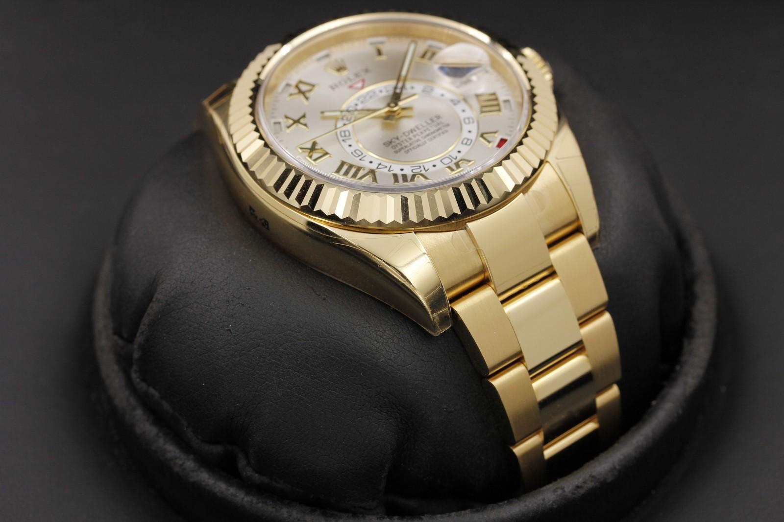 Watch Image 6
