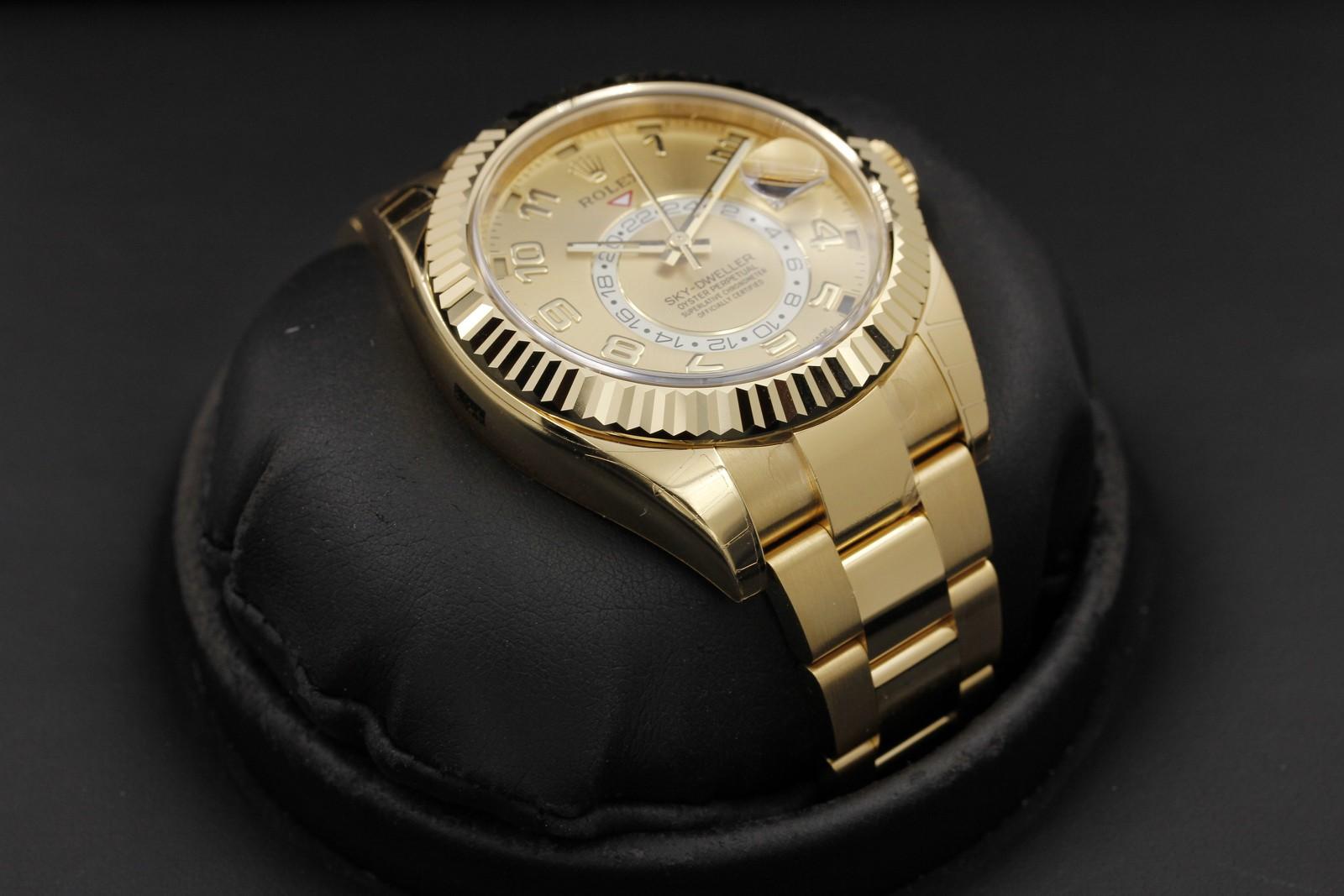 Watch Image 6