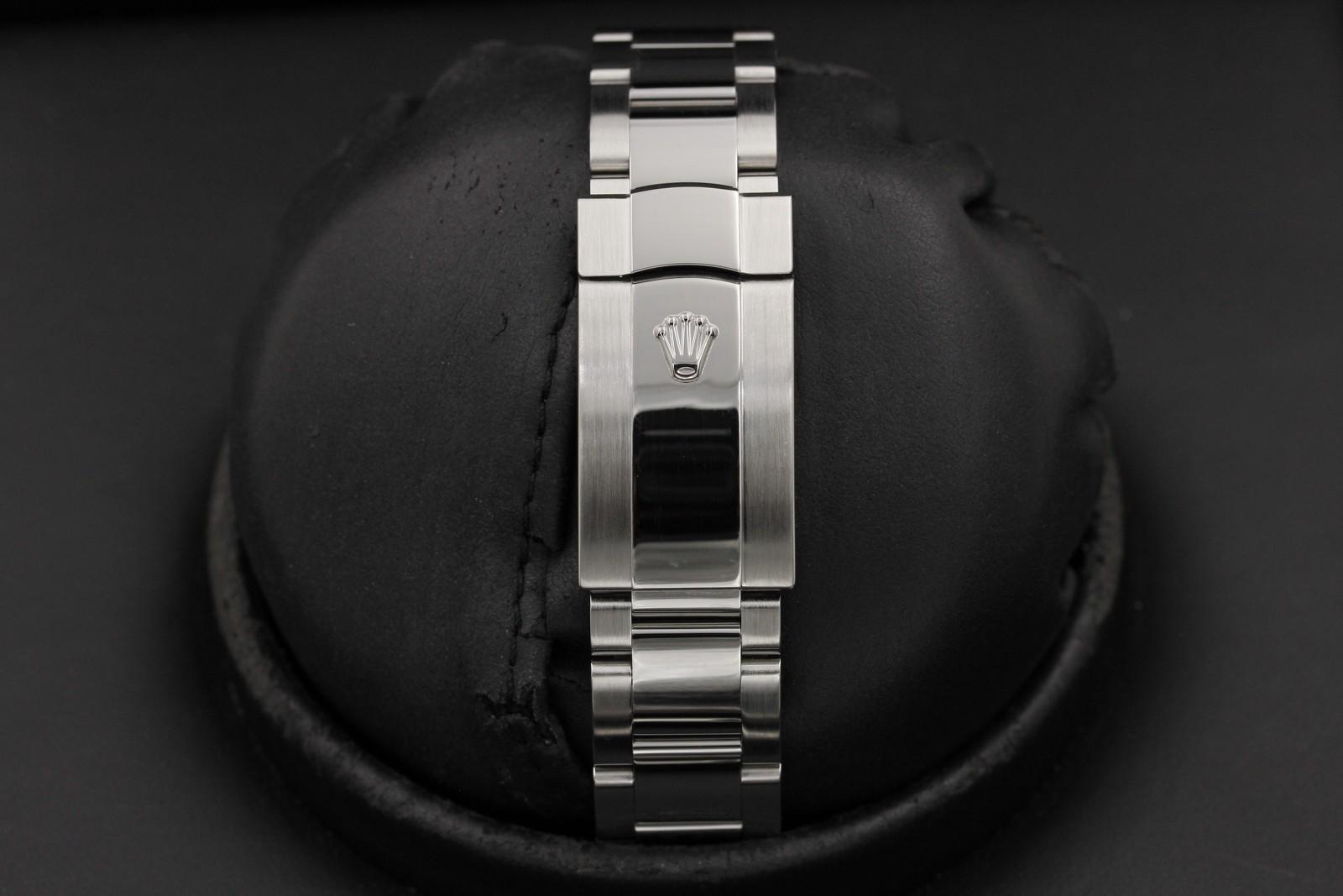 Watch Image 7