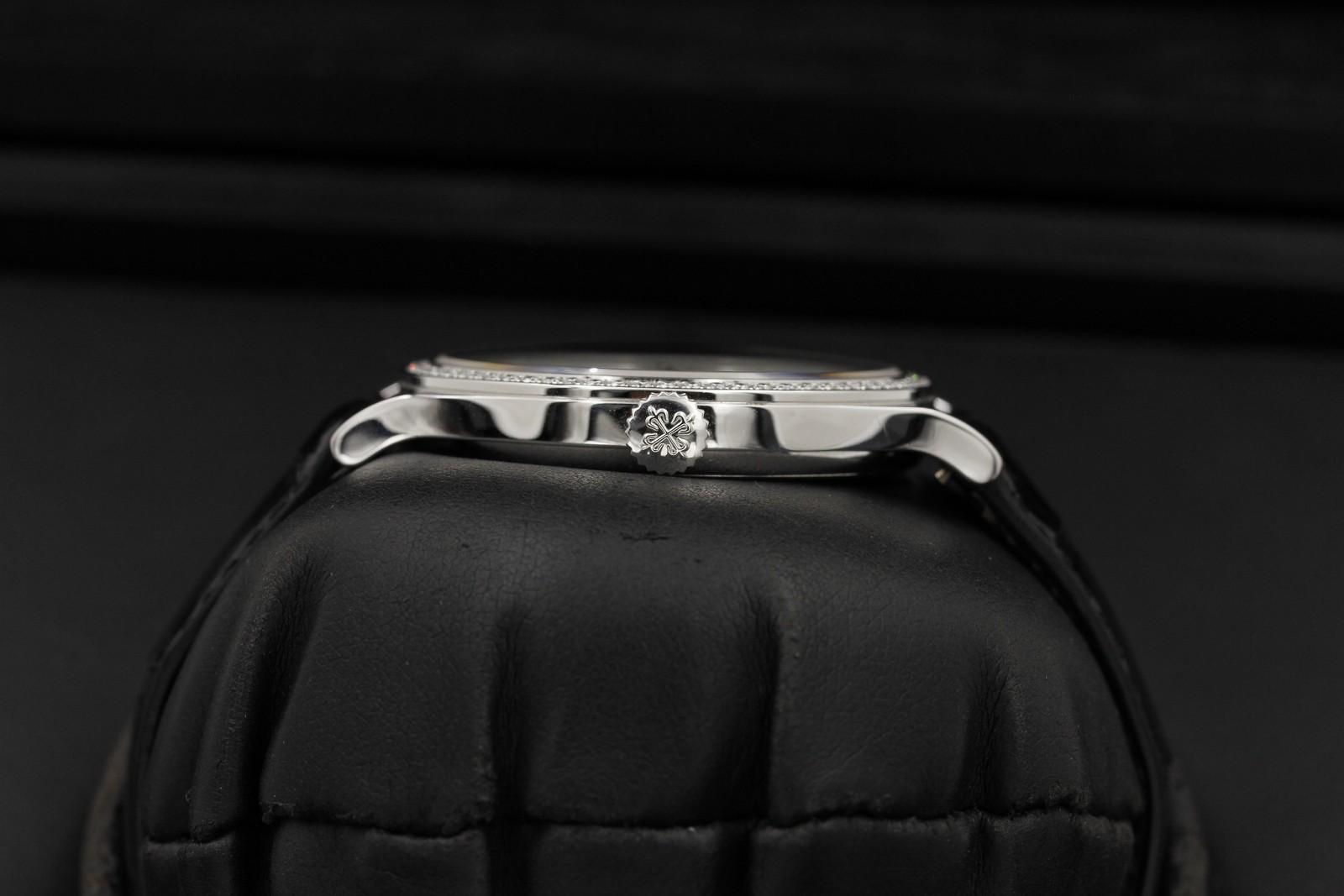 Watch Image 3