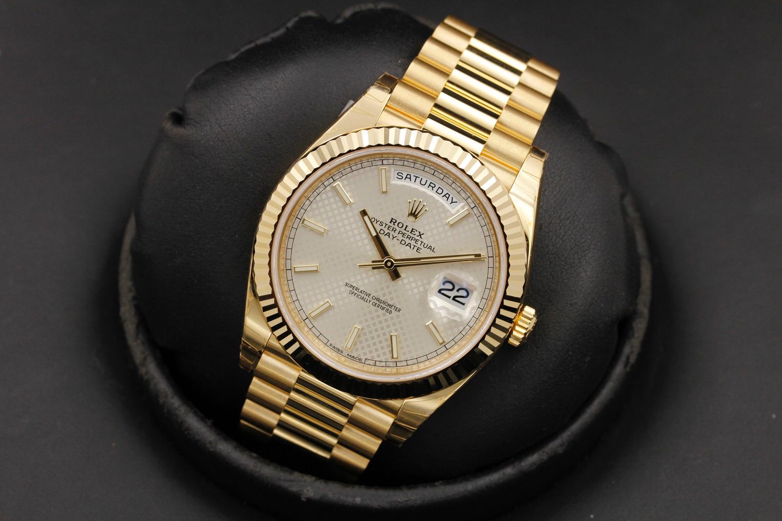 Watch Image 8