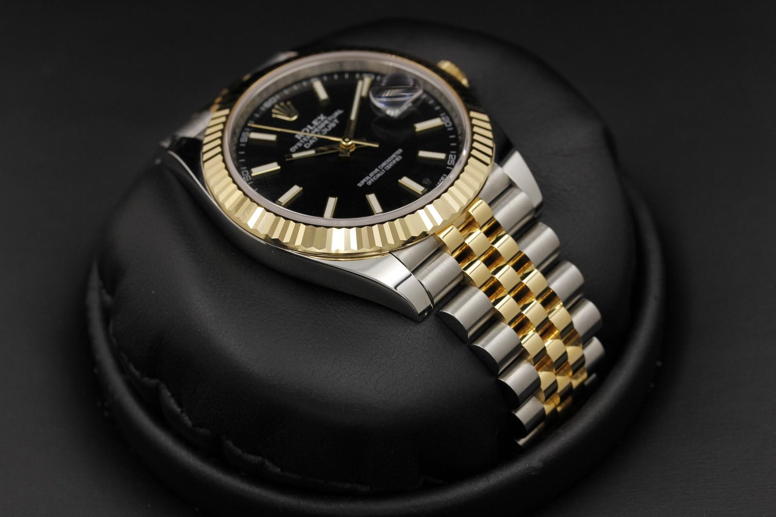Watch Image 6