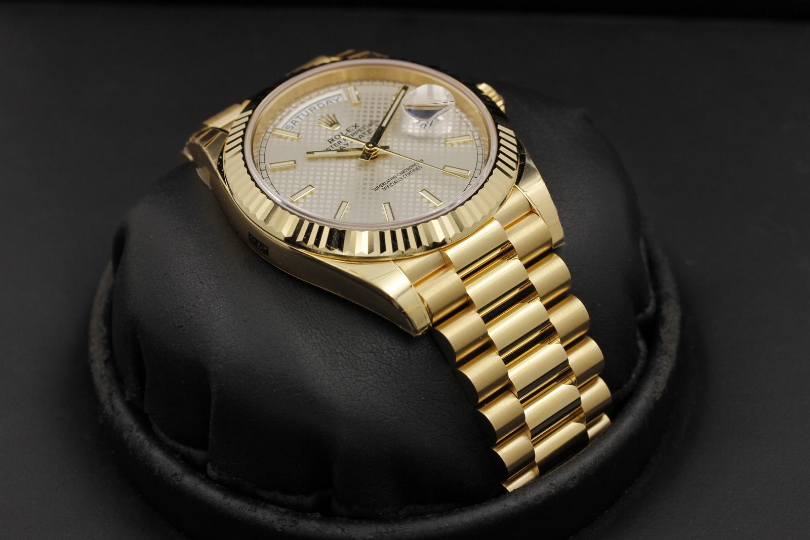 Watch Image 6