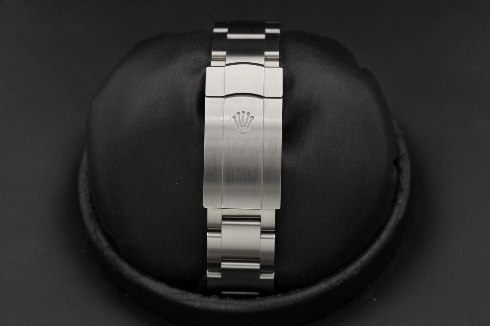 Watch Image 7